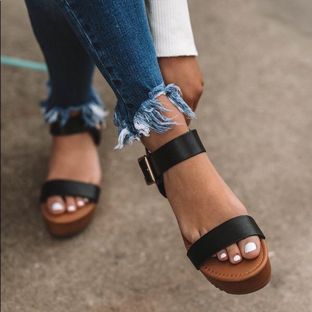 ‘The Isabella’ Platform Sandals In Black - Picture 6 of 7